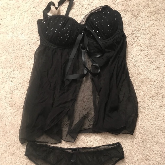 New VS Lingerie set - Picture 2 of 3